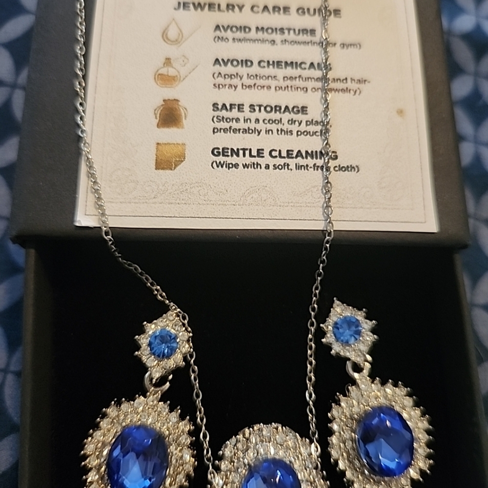 Elegant 4 Pc Simulated Blue Saphire Jewelry Set White Gold Plated - Picture 6 of 7